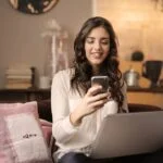 Chica lista para Comprar en Amazon desde tu Android
